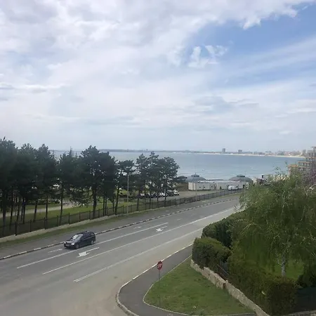 Апартаменти 2 Bed With Sea Views *